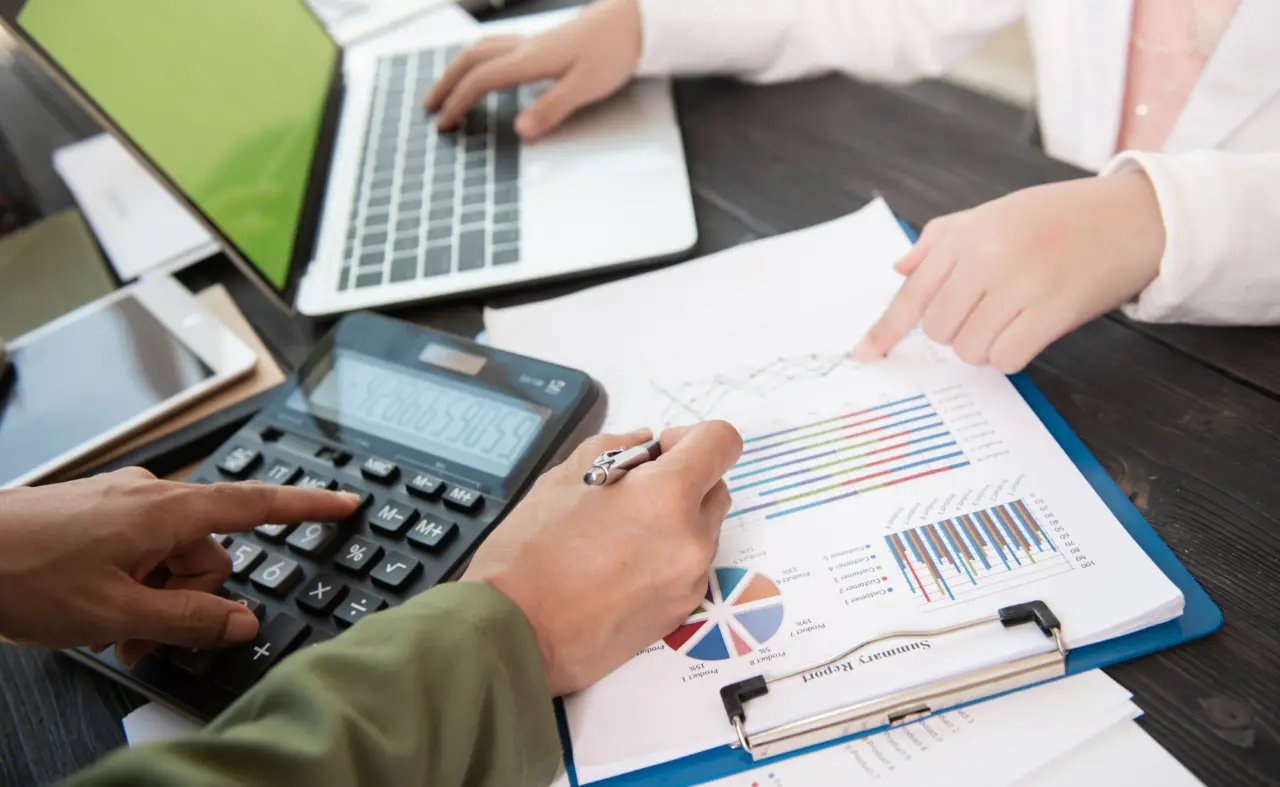 https://jfl.com.do/wp-content/uploads/2024/03/tributos-impuestos-tasas-contribuciones-especiales-salud-financiera-BBVA-1280x787.webp